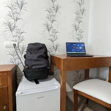 H. O Lar O Barco de Valdeorras