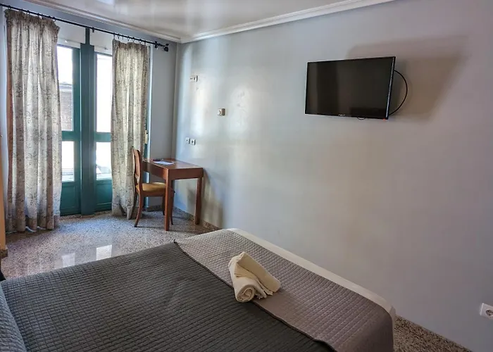 H. O Lar O Barco de Valdeorras